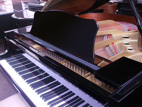 Yamaha grand piano - close up